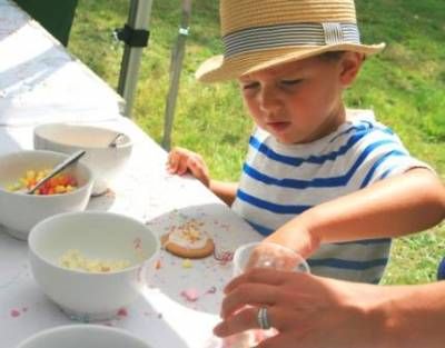 b2ap3_thumbnail_Biscuit-Decorating-2.JPG
