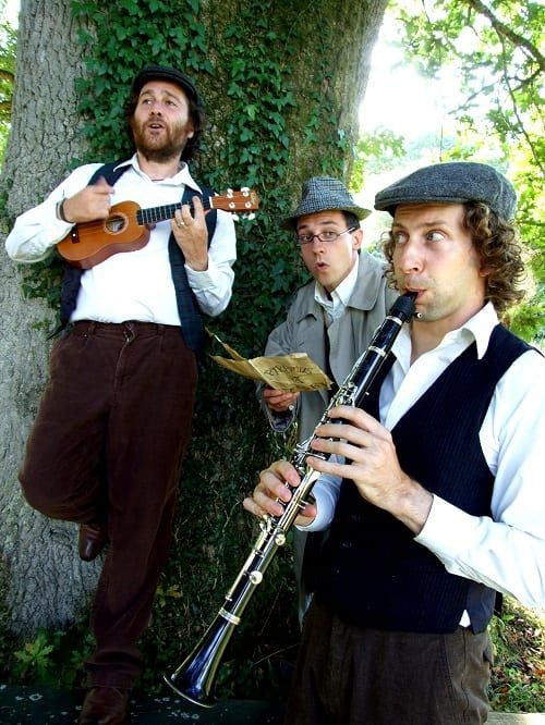 Folksy musicians